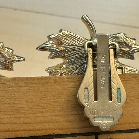 Two Toned Sarah Coventry Vintage Leaf Maple Fall Autumn Pin Brooch - Picture 4 of 10